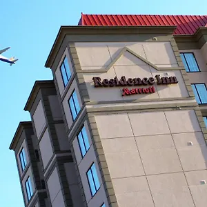 By Marriott Airport 3*, Toronto Canadá